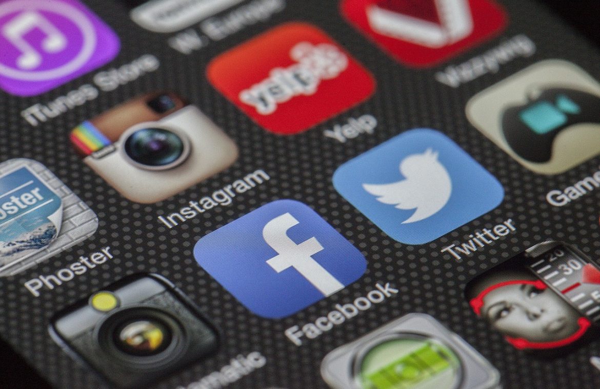 [img.1] social-media-update