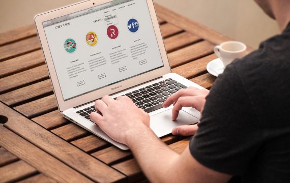 Langkah Membangun Bisnis Jasa Pembuatan Website dari Kamar Tidur Anda